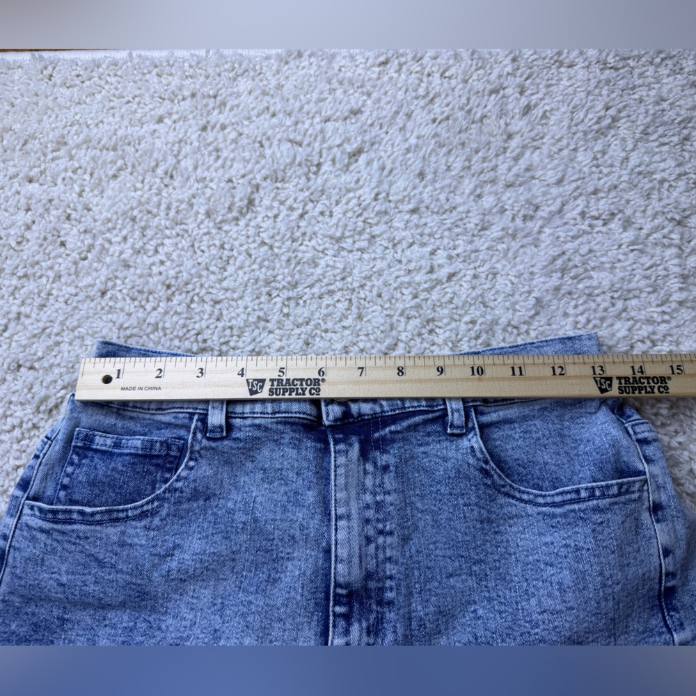 Women’s Medium Denim Boy Shorts - Picture 4 of 6